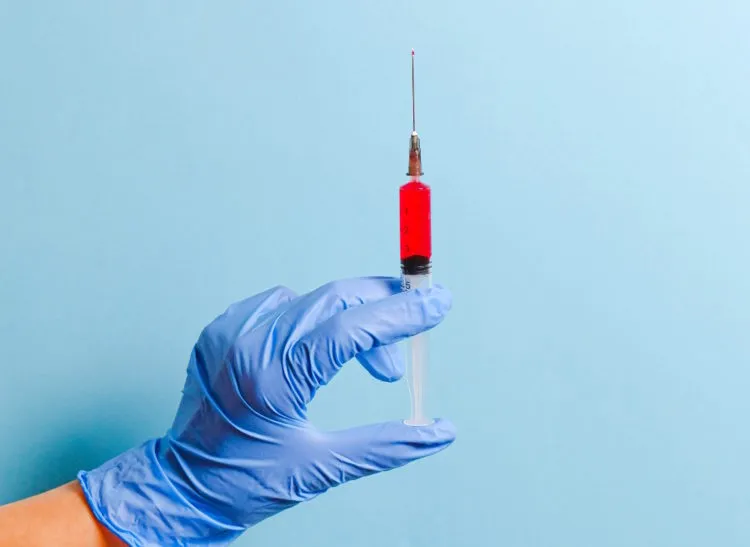 Die Eigenblutbehandlung ist eine klassische Therapie aus der Naturheilkunde.