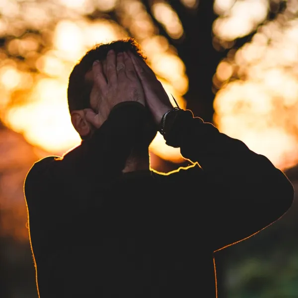 Chronischen Schmerzen sind eine starke Belastung.